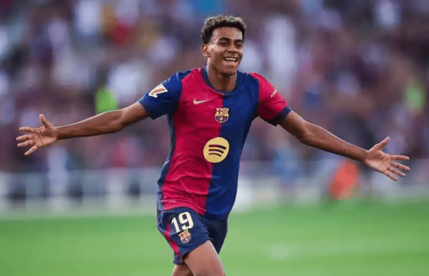 《碧蓝航线》多角色诱人皮肤公开：含安克雷奇誓约立绘